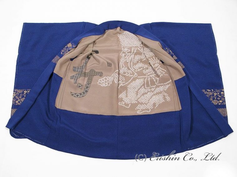 羽裏にはお襦袢を。
 上質の絞りと描きが施された特別な羽裏となりました。