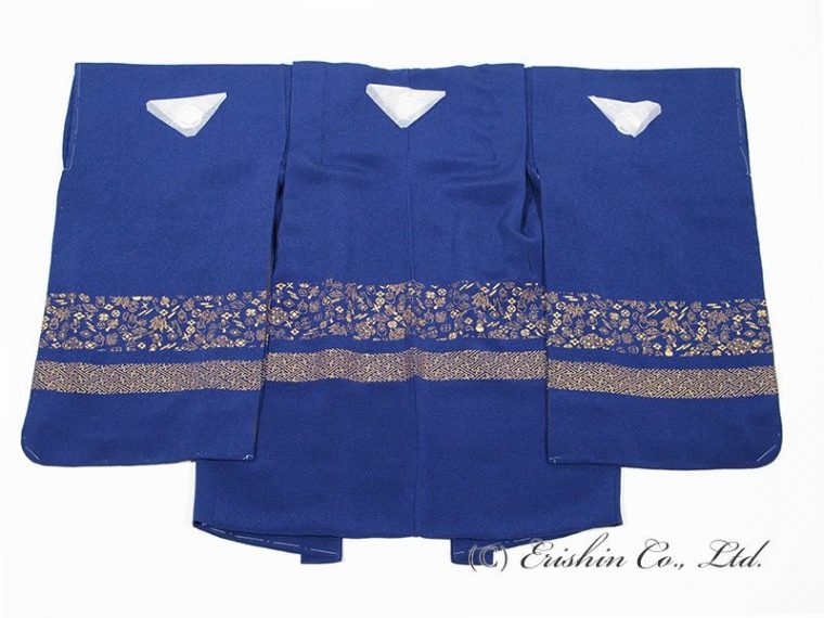 お仕立て上がった羽織です。
 二柄の金彩横段を裾にお入れしたすっきりした中にも格式ある羽織です。
お着物同様に下絵をご用意し、御誂えさせていただきました。