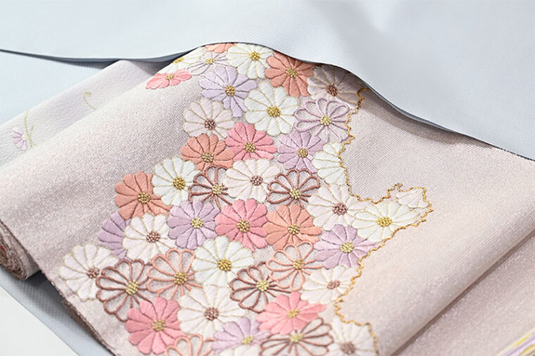 「夢訪庵　九寸織名古屋帯（撚金箔/菊詰・刺繍）」のコーディネート例