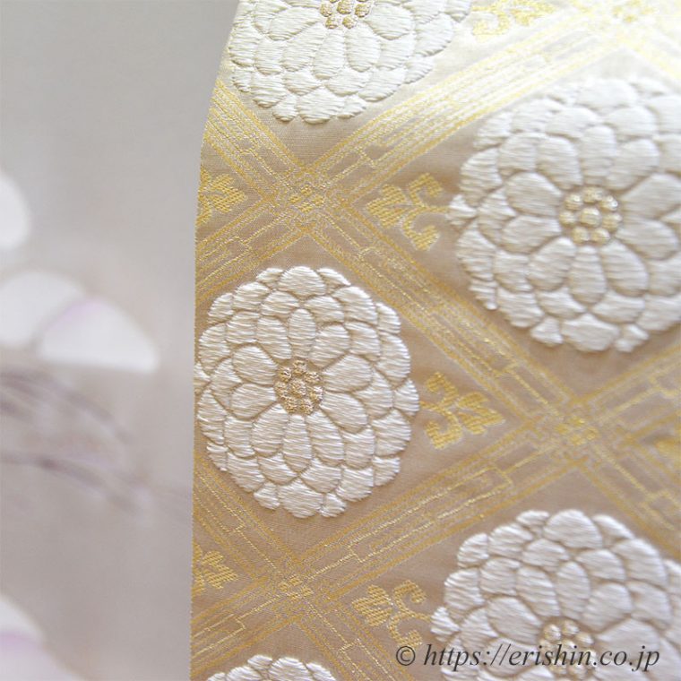 菊華菱文袋帯（古代摺銀色）