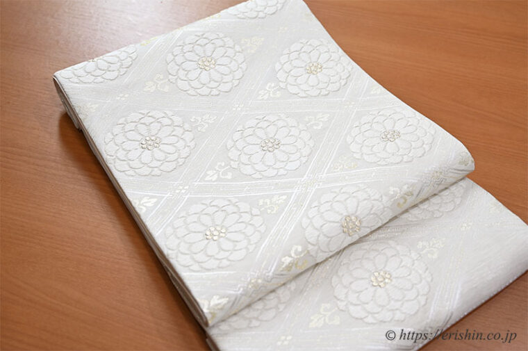 袋帯（菊華菱文/白地）