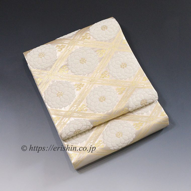 袋帯（菊華菱文／古代摺銀色）