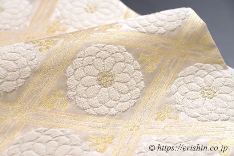 袋帯（菊華菱文／古代摺銀色）