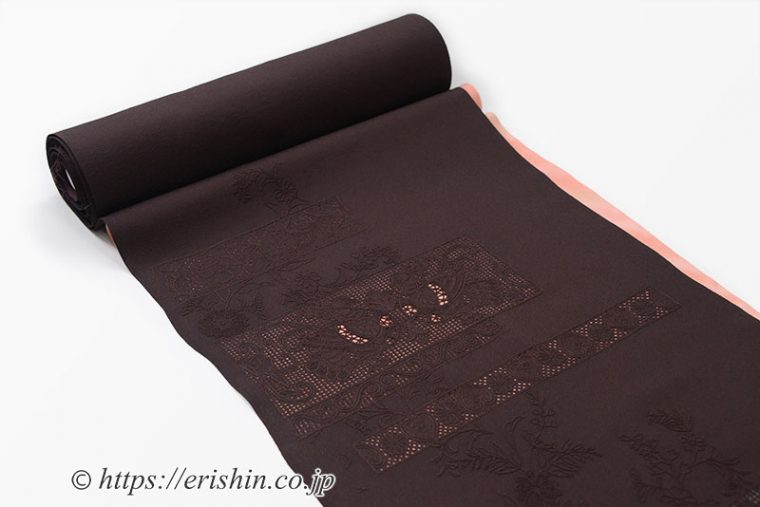 新たに元の色よりも抑えた色目の「裏打ち布」をご提案させていただきました。