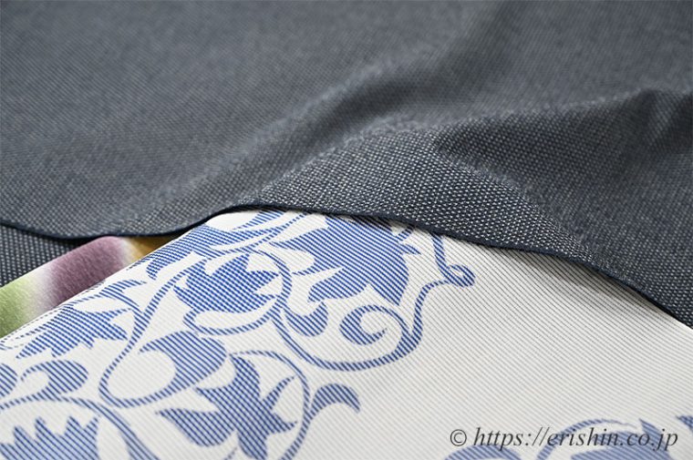 『旬のお勧めコーディネート』秋色小物で　蚊絣の濃地本塩沢に竪絽の八寸名古屋帯を