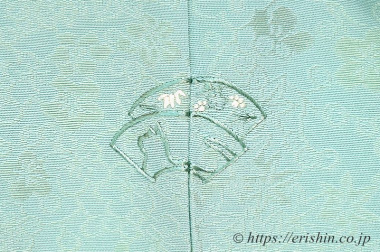 オリジナル手刺繍洒落紋（扇面にネコ）