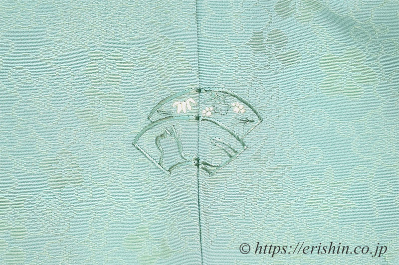 手刺繍洒落紋のお誂え 扇面に猫(東京都 H様) 『着物・呉服えり新』 手刺繍洒落紋のお誂え 扇面に猫(東京都 H様) 『着物・呉服えり新』