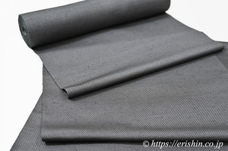 勝山さと子　絹雲織（小市松・紬地/濃グレイ）