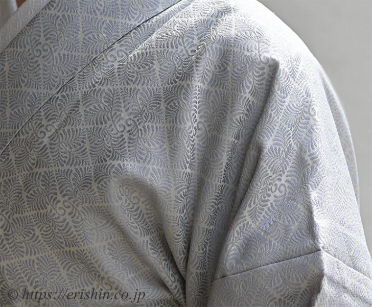 洗える絹の着物「丹後織御召（羊歯菱文）」生地拡大画像