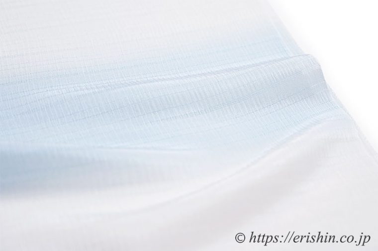 帯揚げ（段暈かし/水藍色・乱絽楊柳）［夏・単衣向］