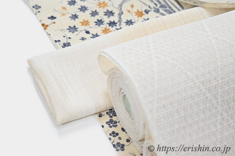 夏付下小紋（茶屋辻小袖/藍に鼈甲色・波筬絽生紬）に北村武資 羅八寸名古屋帯（上品羅/オフホワイト）のコーディネート・帯揚げ（段暈かし/淡黄蘗・乱絽楊柳）［夏・単衣向］