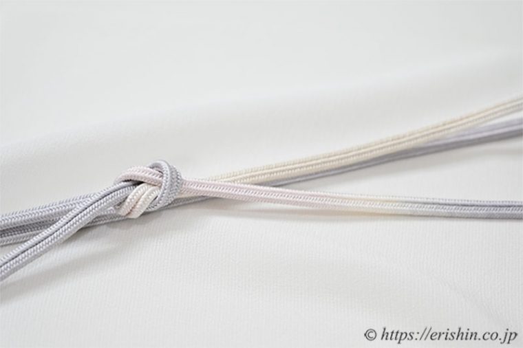 帯揚げ（無地/白色・三本絽）に帯締め 細ゆるぎ組（三色暈かし/霞色）