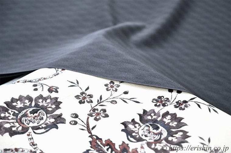 明石縮（よろけ小格子無地/墨黒）に染名古屋帯（大花更紗/生紬）