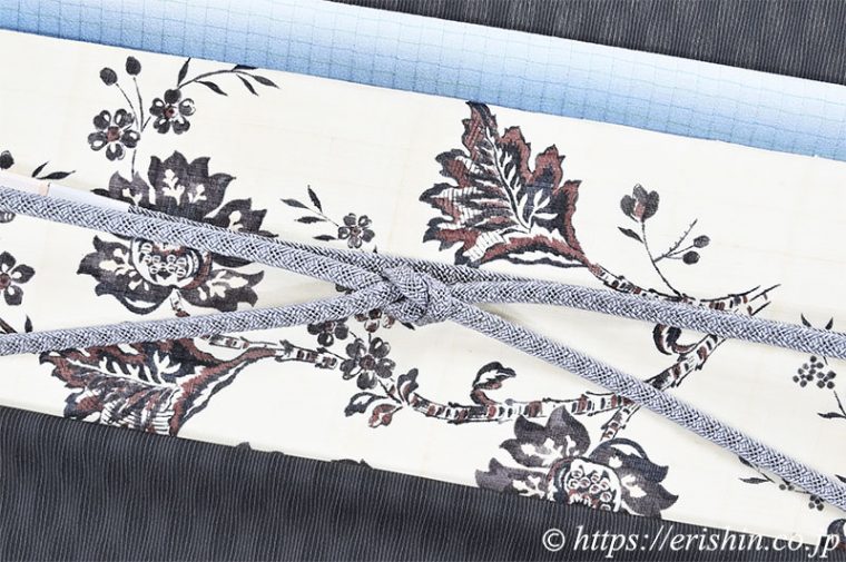 明石縮（よろけ小格子無地/墨黒）に染名古屋帯（大花更紗/生紬）