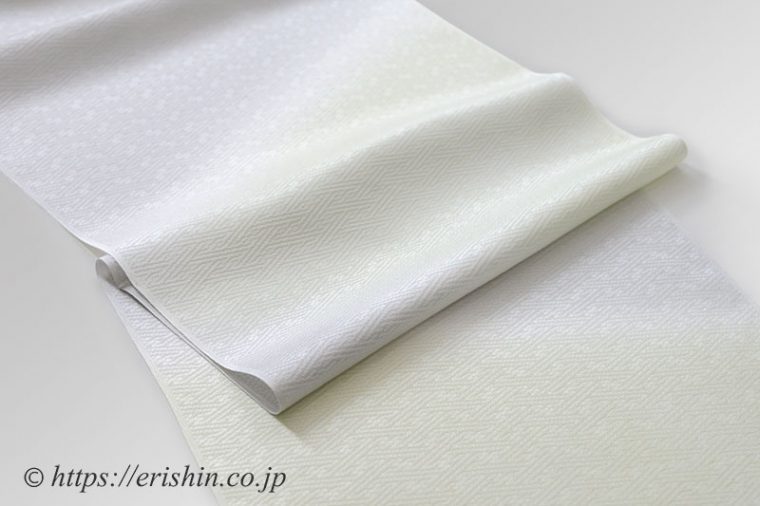 帯揚げ（山暈し/白緑×暁鼠）