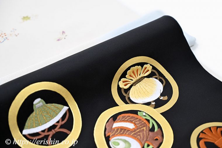 付下（吹き寄せ折枝/クリーム地）に刺繍染名古屋帯（狂言の丸）