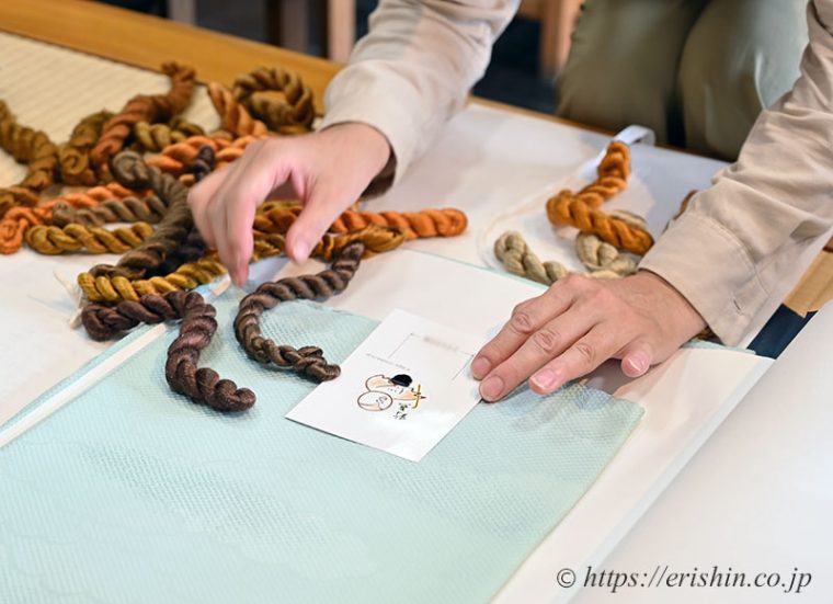 手刺繍洒落紋の色糸を選ばれるY様