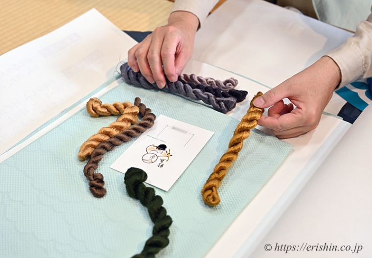 手刺繍洒落紋の色糸を選ばれるY様