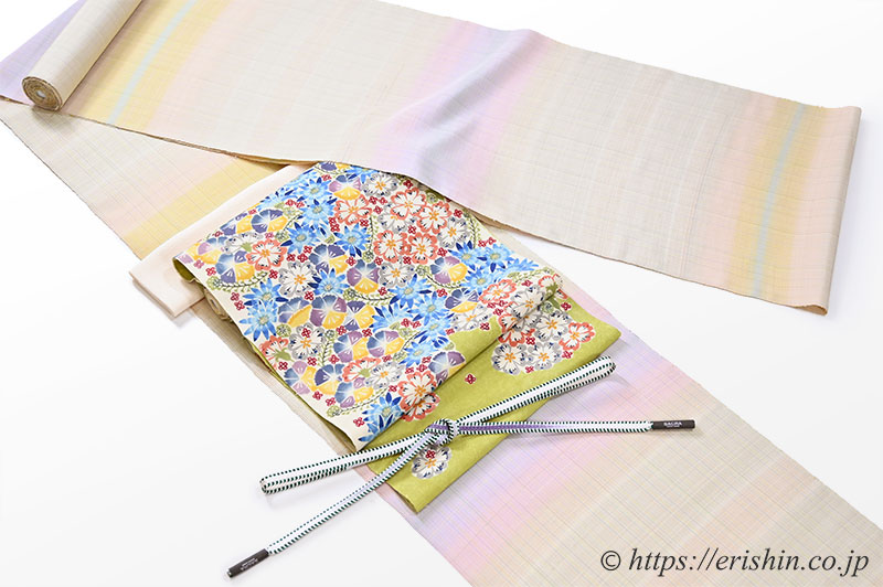 着物と帯・帯締め・帯揚げのコーディネート「芝崎圭一・作 座繰紬に池深雪さんの型絵染名古屋帯」