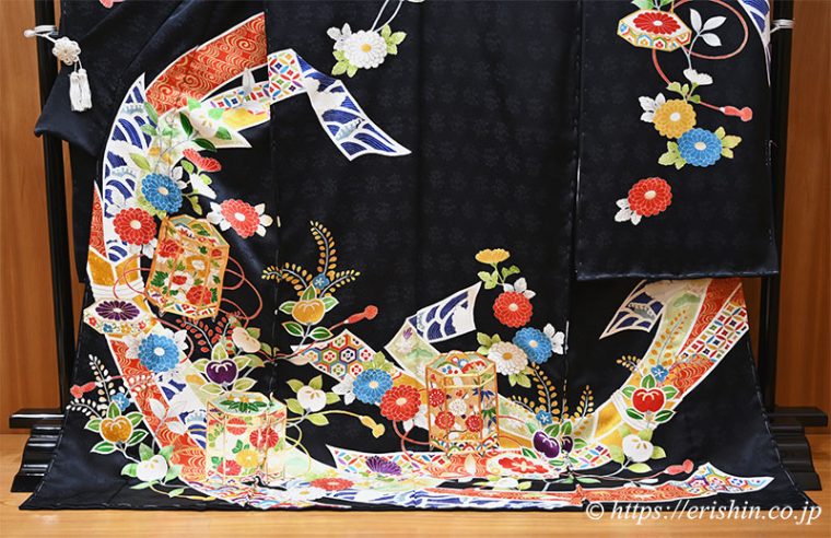 振袖　束ね熨斗に貝桶（黒地）