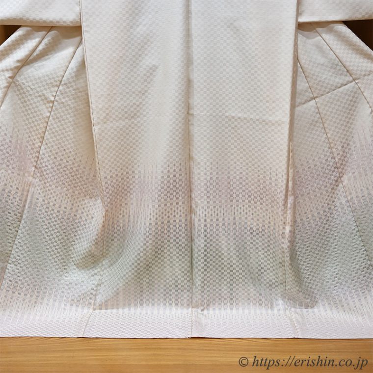 根津美和子・作　市松綾織り訪問着「里山の春」