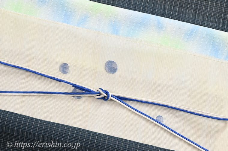 小千谷縮のコーディネート　小千谷縮と誉田屋源兵衛の金魚の刺繍の帯