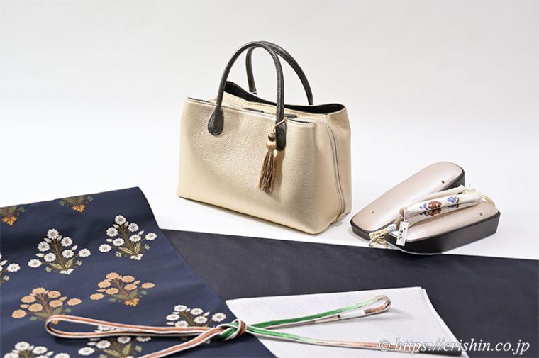 和小物さくら　シュリンクバッグ（深型）と真綿入り草履（瑞雲文刺繍花緒）
