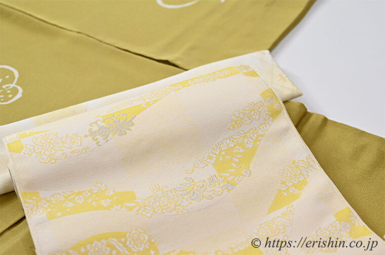 旬のお勧めコーディネート「梅の付下。 イエロー尽くしで心温かに」付下（梅、薫る）に九寸織名古屋帯（市松波唐花）