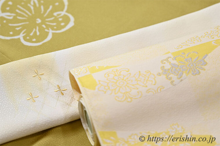 旬のお勧めコーディネート「梅の付下。 イエロー尽くしで心温かに」付下（梅、薫る）に九寸織名古屋帯（市松波唐花）