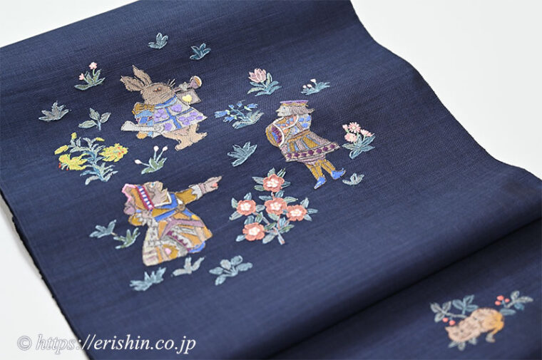 えり新オリジナル　九寸織名古屋帯（不思議の国のアリス）