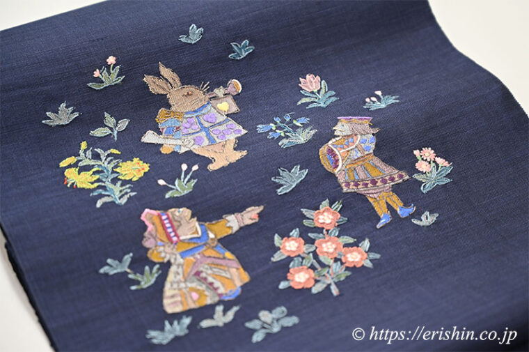 えり新オリジナル　九寸織名古屋帯（不思議の国のアリス）