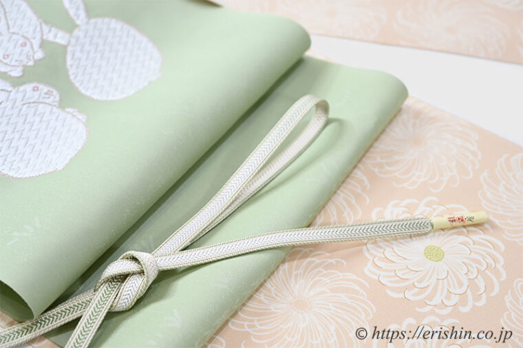 旬のお勧めコーディネート「菊尽くしの小紋に三兎文の織名古屋帯」