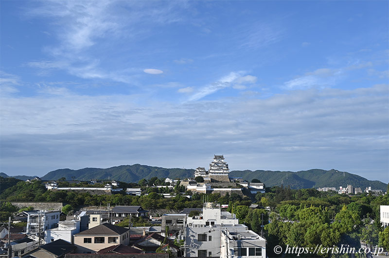 三木美術館から姫路城を望む