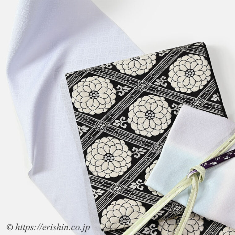 旬のお勧めコーディネート「小葵七宝文の色無地に黒地の菊華菱紋の袋帯」