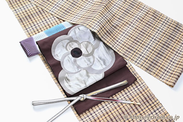 旬のお勧めコーディネート「ドラマチックに　洛風林名古屋帯（貝花文）と士乎路紬（しおじつむぎ）」