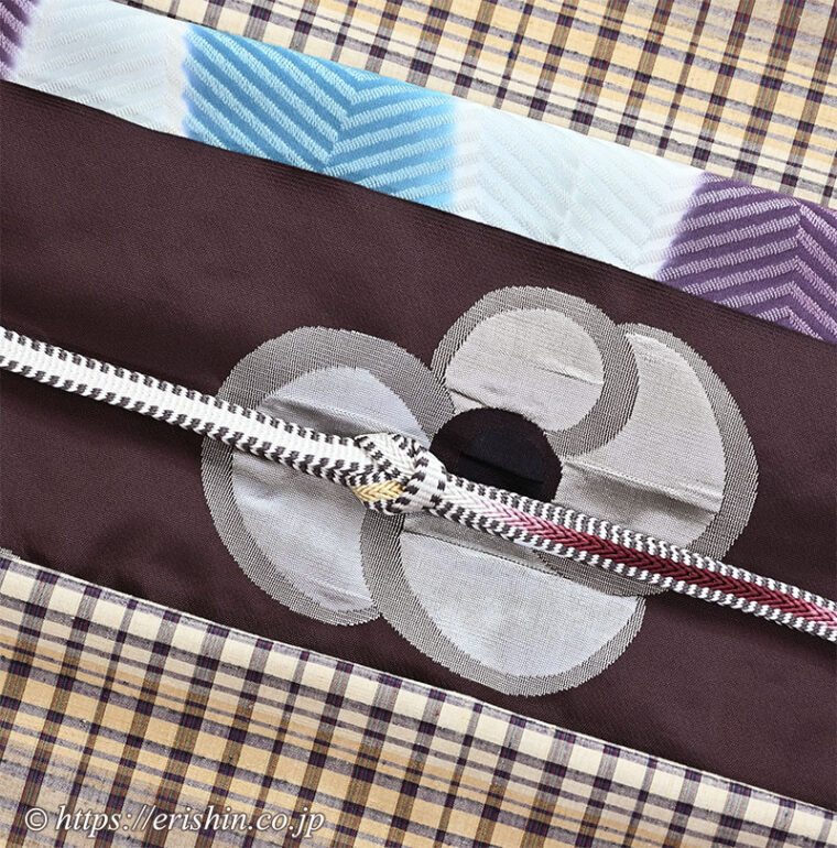 旬のお勧めコーディネート「ドラマチックに　洛風林名古屋帯（貝花文）と士乎路紬（しおじつむぎ）」