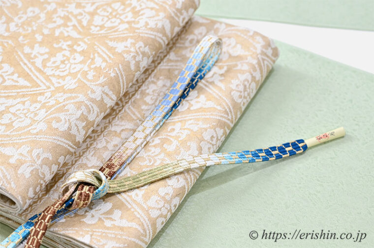 旬のお勧めコーディネート「無地着物に誉田屋源兵衛の袋帯を合わせ、格調高く。」