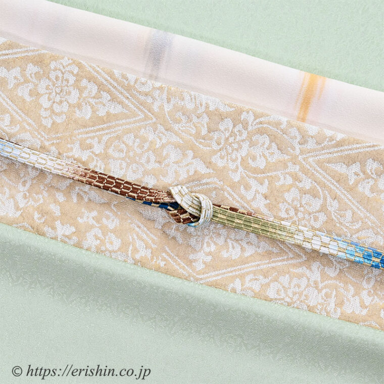 旬のお勧めコーディネート「無地着物に誉田屋源兵衛の袋帯を合わせ、格調高く。」