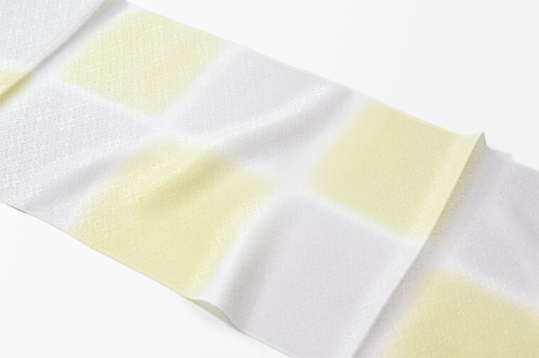 渡敬　帯揚げ（小葵七宝文市松暈かし/若芽色×白銅色）