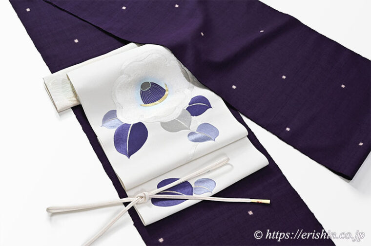 旬のお勧めコーディネート「早春に椿の帯を　刺繍九寸名古屋帯（大椿）に士乎路紬（しおじつむぎ）」