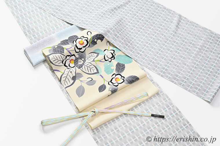 旬のお勧めコーディネート「優しいグレイの立涌小紋に湯本エリ子 染名古屋帯」パステル調の小物でコーディネート