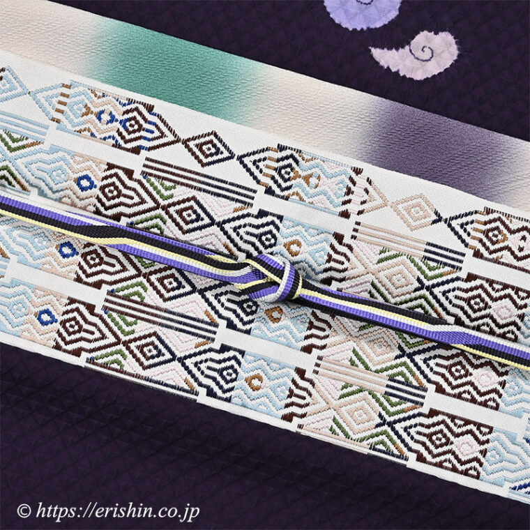 旬のお勧めコーディネート「キュートな雲　絞り染め小紋（金斗雲）に洛風林の九寸帯（蛮彩）」