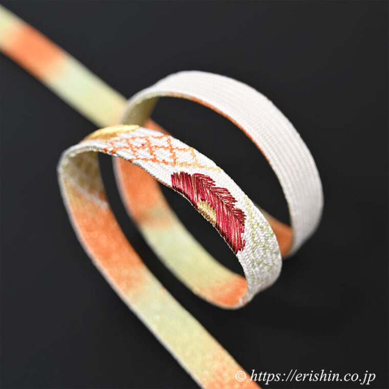 帯締め　高麗組（二色段に菊/白＆柑子色と薄柳色の暈かし・リバーシブル）渡敬「着物と帯・呉服えり新」