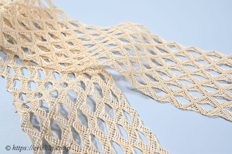 誉田屋源兵衛　半幅帯（芭蕉角繋/生成色）