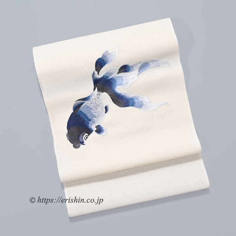 誉田屋源兵衛　刺繍九寸名古屋帯（金魚/白×紺・紗）［夏・単衣向］