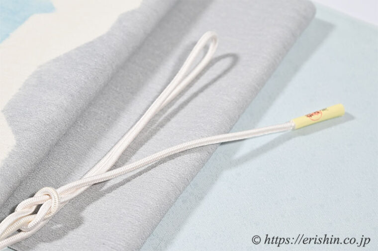 旬のお勧めコーディネート「夏だから　ペンギンの帯と雪の結晶の着物で涼やかに」森健持 染名古屋帯（ペンギン・辻ケ花）に雪の結晶柄の紋紗着物