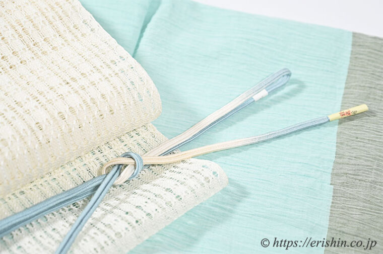 旬のお勧めコーディネート「おでかけ縮木綿（浅縹色×水浅葱×麹塵色）のコーディネート　with八寸羅帯」