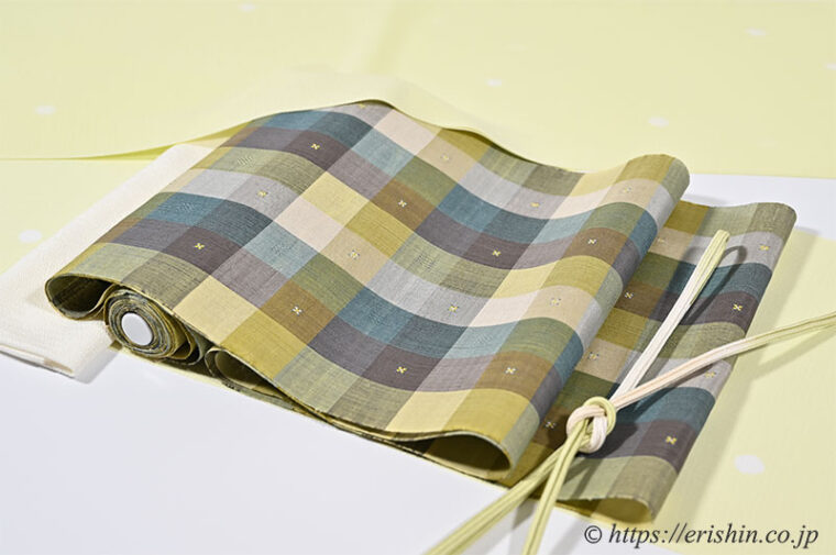 旬のお勧めコーディネート「えり新オリジナル絞り小紋に小名木さんの木漏れ日の帯」