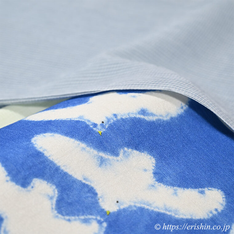 旬のお勧めコーディネート「青空をお散歩しましょう。　森健持さんの染帯（青空に飛ぶカモメ）に小千谷縮で」