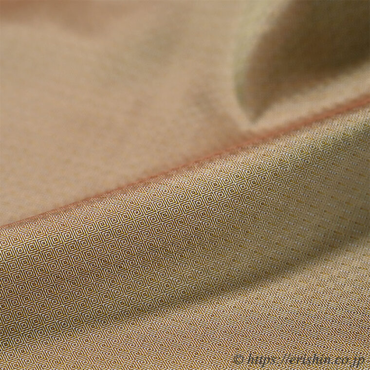 山下芙美子　黄八丈（無地/まるまなこ織）「着物と帯 呉服えり新」